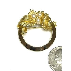 VINTAGE SIGNED SARAH COVENTRY CHAMPAGNE PEARL WREATH  BROOCH PIN JEWELRY